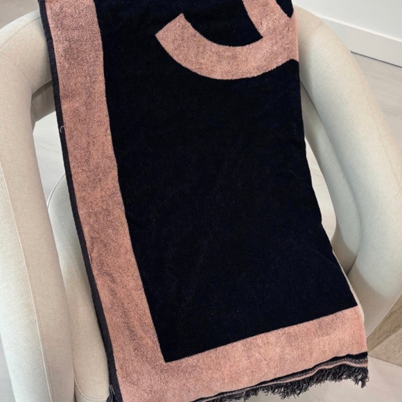 Authentic Chanel Coco Beach Set in Pink & Navy Bag Pouch & Towel - Picture 3 of 15